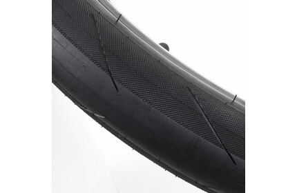 CULT Fast & Loose Kevlar Folding Tire black 20 x 2.40