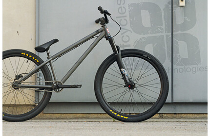 LEAFCYCLES Ruler Pro 26 Dirt Bike 2023 phosphated-raw